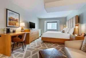 Image of La Quinta Inn & Suites by Wyndham Tempe University Phoenix