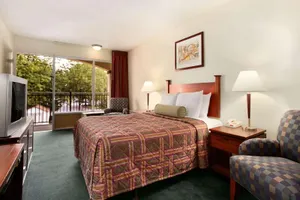 Image of Travelodge by Wyndham Waukegan Gurnee