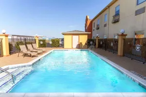Image of Days Inn & Suites by Wyndham Groesbeck