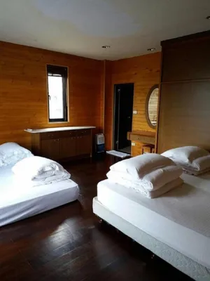 Image of Celebrity Villa