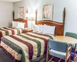 Image of Econo Lodge & Suites