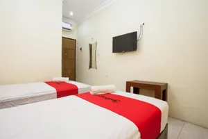 Image of RedDoorz near Marvel City Mall
