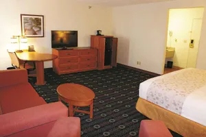 Image of La Quinta Inn & Suites by Wyndham Kansas City North