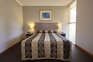 Image of Seasons Hotel Newman