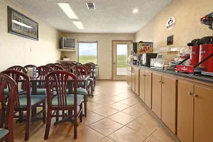 Image of Super 8 by Wyndham Rayville