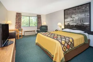 Image of Super 8 Dewitt