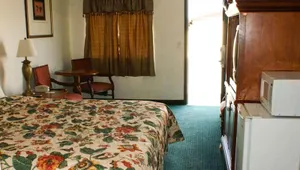 Image of HWY Express Inn and Suites