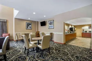Image of La Quinta Inn & Suites by Wyndham Manchester