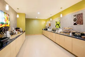 Image of La Quinta Inn & Suites by Wyndham Little Rock - West