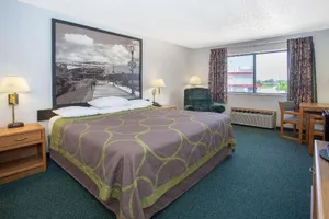 Image of Super 8 Dewitt