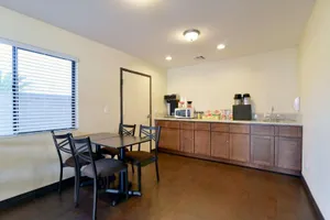 Image of Red Roof Inn Bakersfield