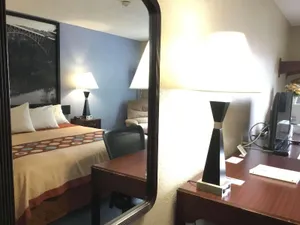 Image of Super 8 by Wyndham Gardner