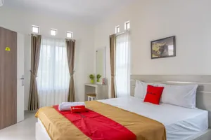 Image of RedDoorz Syariah near Taman Pelangi Monjali