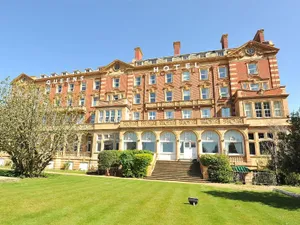 Image of Queen s Hotel