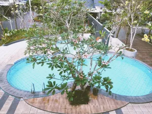 Image of WaitHozz