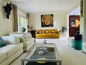 Image of Serene spacious room (double) in gorgeous bungalow on river near Thorpe park and Holloway University Egham