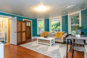 Image of Large funky 2 or 3 bedroom unit in prime location