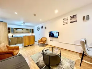 Image of City Centre Apartment, Nr West Quay, Free Parking
