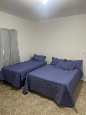 Image of Suíte com uma cama de casal e uma cama de solteiro