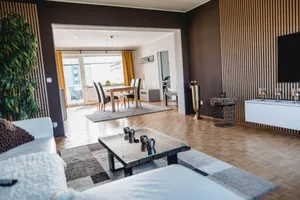 Image of ME Homes - große moderne Designer-Wohnung für Urlaub und Business - mit Küche, Büro, Balkon und 2 Parkplätzen