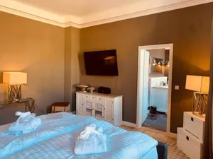 Image of The Hampton Hock's - Wellness & Wine
