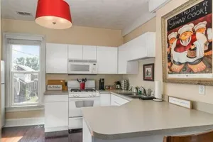 Image of Studio w King Bed Walking distance to Beach & Shops
