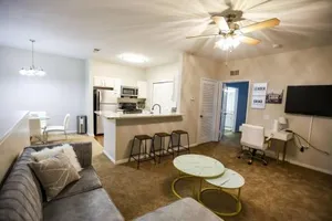 Image of Lux 2BD 2BA minutes from the water