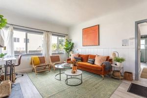 Image of Manhattan Beach Family Suite Stylish 2 BR 1BA Parking