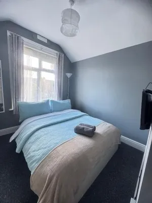 Image of Shirley House 6, Guest House, Self Catering, Self Check in with smart locks, use of Fully Equipped Kitchen, close to City Centre, Ideal for Longer Stays, Excellent Transport Links