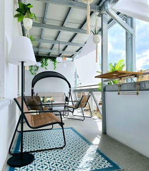 Image of Urban Jungle Riesiger Balkon Parken Arbeitsplatz