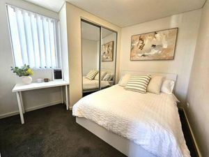 Image of Liverpool adorable 2Br apt with Free Parking