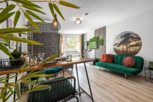 Image of Urban Jungle Studio Center Marktplatz Kitchen TV