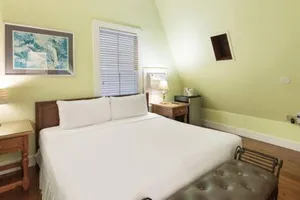 Image of Curry House - Pool, King Bed & Balcony! Room 7