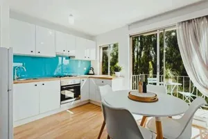 Image of Renovated unit in leafy surrounds close to shops