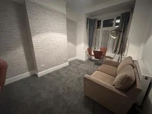 Image of Comfortable 2 bedroom Apartment 7 Minute Walk to Train Station