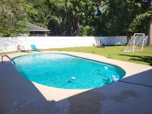 Image of SPACIOUS POOL HOME in North FL