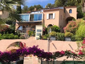 Image of logement zen sur la colline aux mimosas