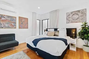 Image of Stunning Studio Apartment Near Public Transport