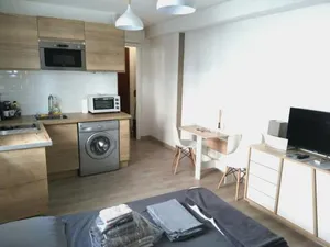 Image of Charmant studio climatisé à 300m du port. Refait à neuf.