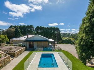 Image of Adelaide Hills luxury cottage spectacular views