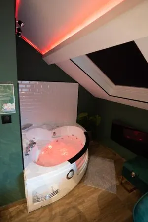 Image of Capsule color deluxe Balnéo I écran home cinéma I console de jeux