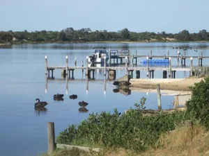 Image of Lakes Entrance Waterfront Cottages with King Beds