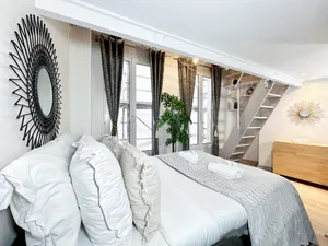 Image of Stylish Duplex in Front of Buttes-Chaumont