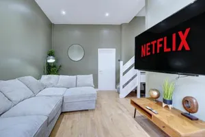 Image of 4 Bedrooms Homely House with Garden- Sleeps 9 Comfortably with 6 Comfortable Beds, Free Street Parking, Business Travellers, Contractors, & Holiday-Goers, Coventry, Near All Major Transport Links in Coventry and Motorway