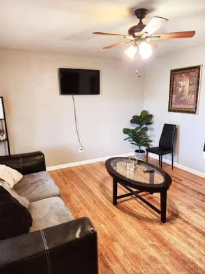 Image of Quiet comfort room near shopping and attractions