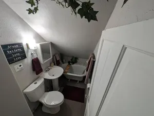 Image of Rustic Retreat 2 BLKs to Hospital