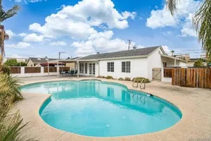 Image of Entire home, Pool, Free Parking, WiFi, Family Neighborhood!