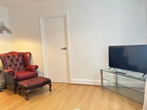 Image of 3BR Home Away From Home - Free Parking - Near LGW Airport - VAT Registered