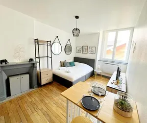 Image of Le Petit Carmes, studio chaleureux