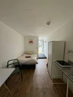 Image of Studio flat, parking, Filton